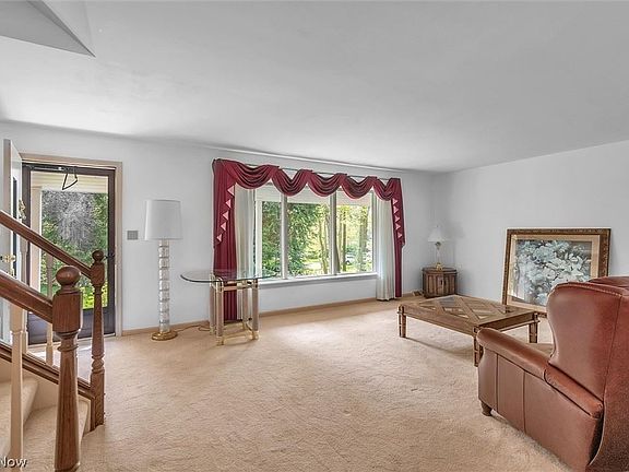 4th image of 109 Lakeview Ln