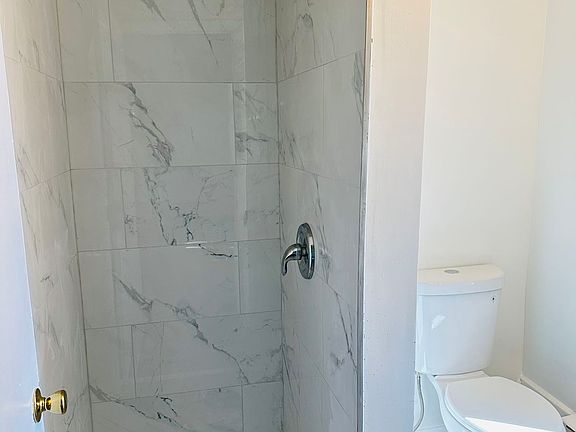 4th image of 131 W Main St APT 4