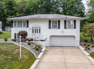 2380 Avalon Dr, Hermitage, PA 16148