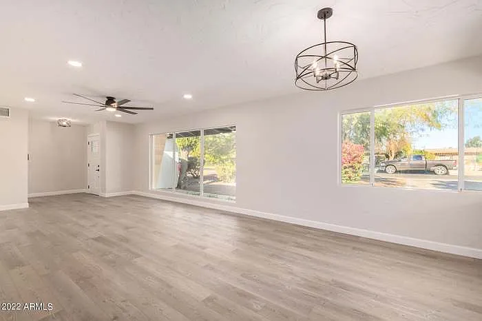 3 bed, 1720 sqft, $2,550 — Photo 3