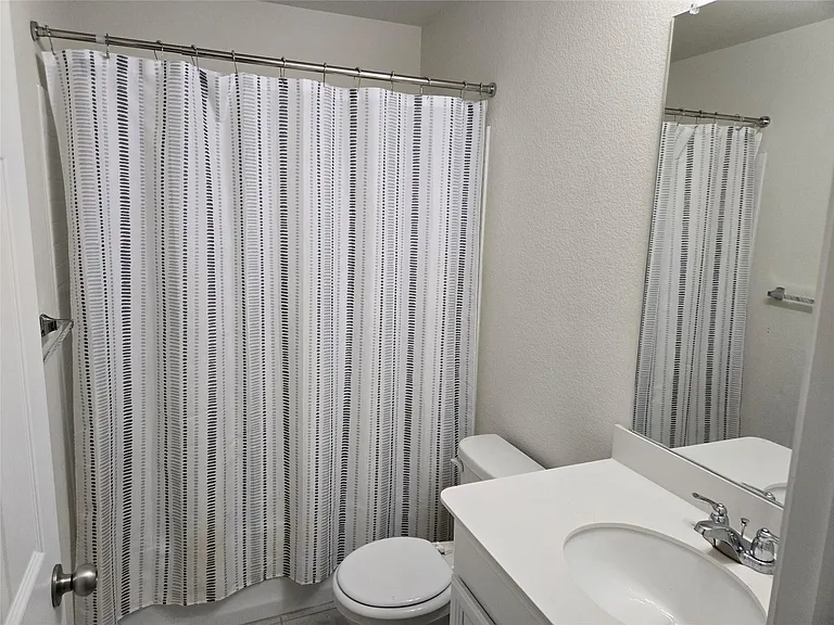 1126 Ainsley Ln — Photo 12