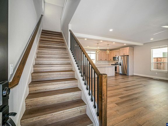 4th image of 2788 D St NE