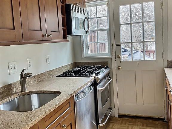 3rd image of 307 E Mason Ave