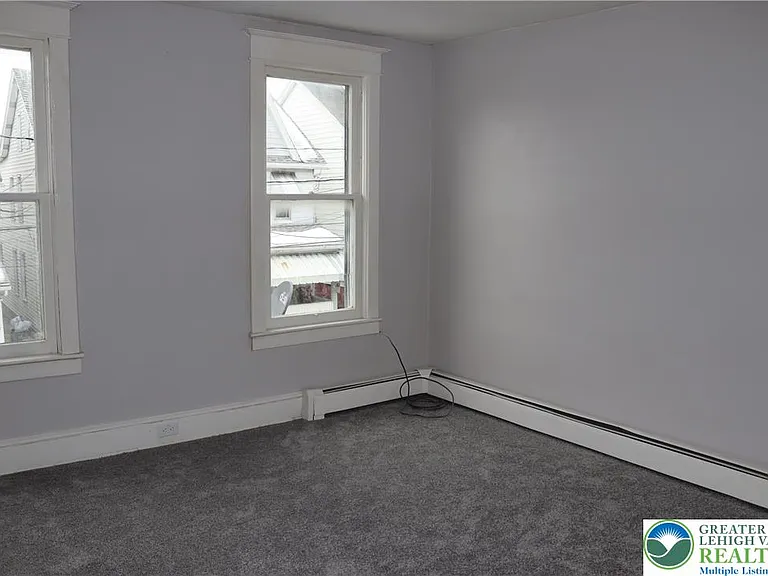 319 N Columbia St — Photo 10