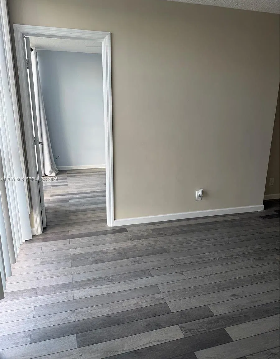 Desoto Park Condo — Photo 4