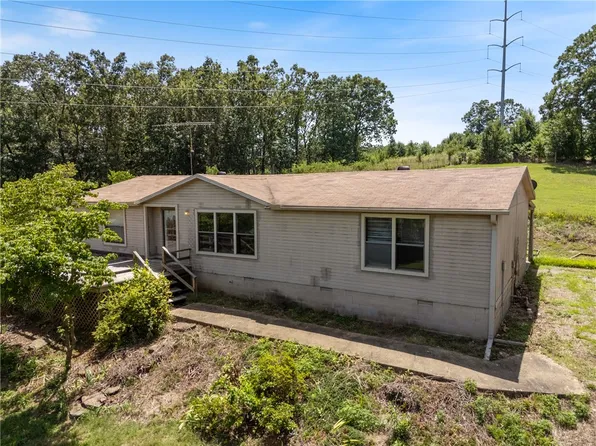 19235 E Black Oak Rd, Fayetteville, AR 72701