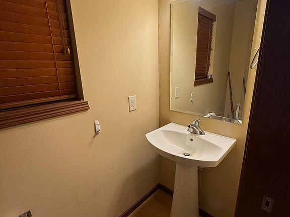 2nd image of 8921 Hollybush Ln
