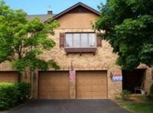 81 Country Club Dr, Bloomingdale, IL 60108