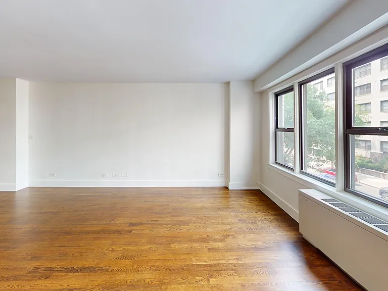 220 E 63rd St #2K — Photo 4