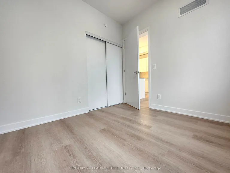 15 Ellerslie Ave #1004 — Photo 7
