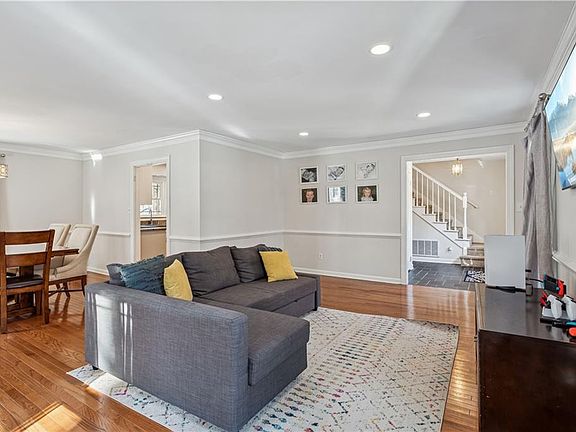 3rd image of 206 Buford Rd