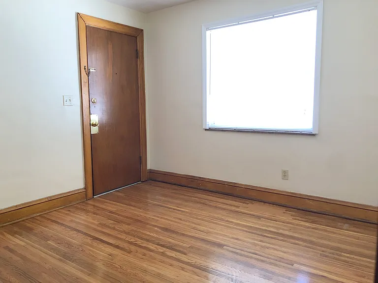 108 Elizabeth St — Photo 6
