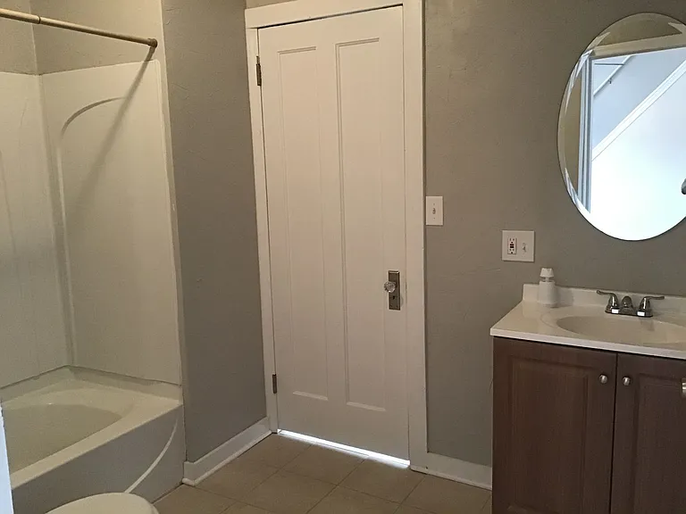 14704 Delaware Ave — Photo 3