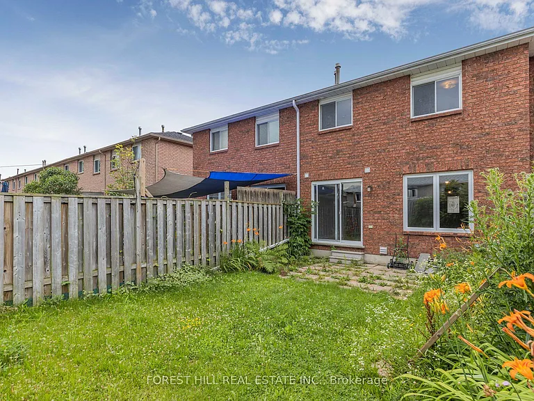 57 Michael Cres — Photo 21