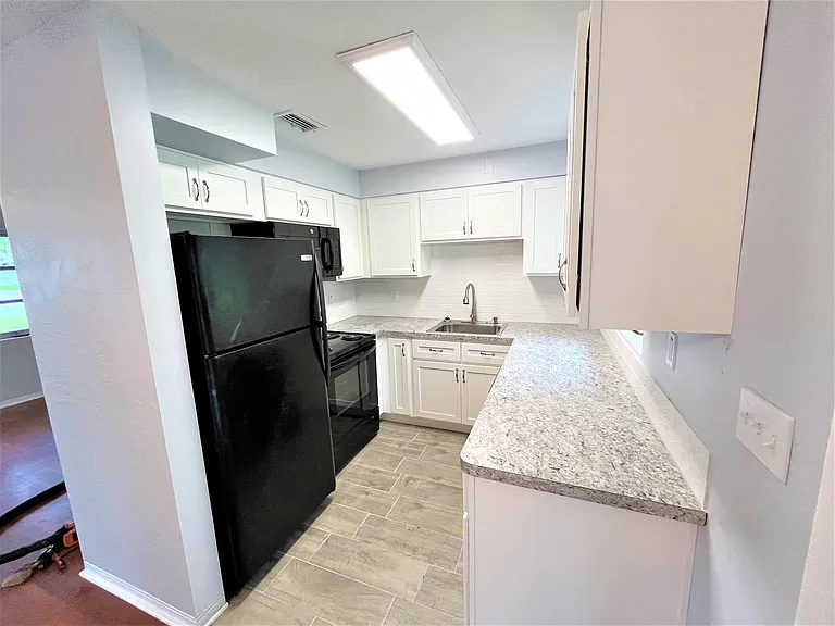 305 Trudgeon Dr — Photo 3