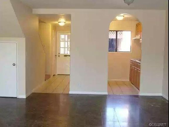 4th image of 15039 Chatsworth St