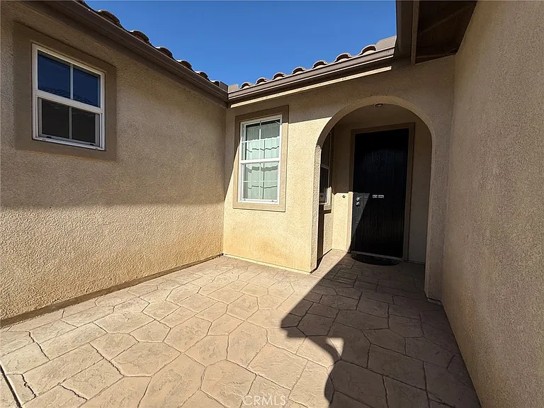 27949 Breakwater Ct — Photo 2