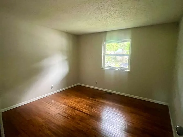 2145 Kingsford Dr — Photo 10
