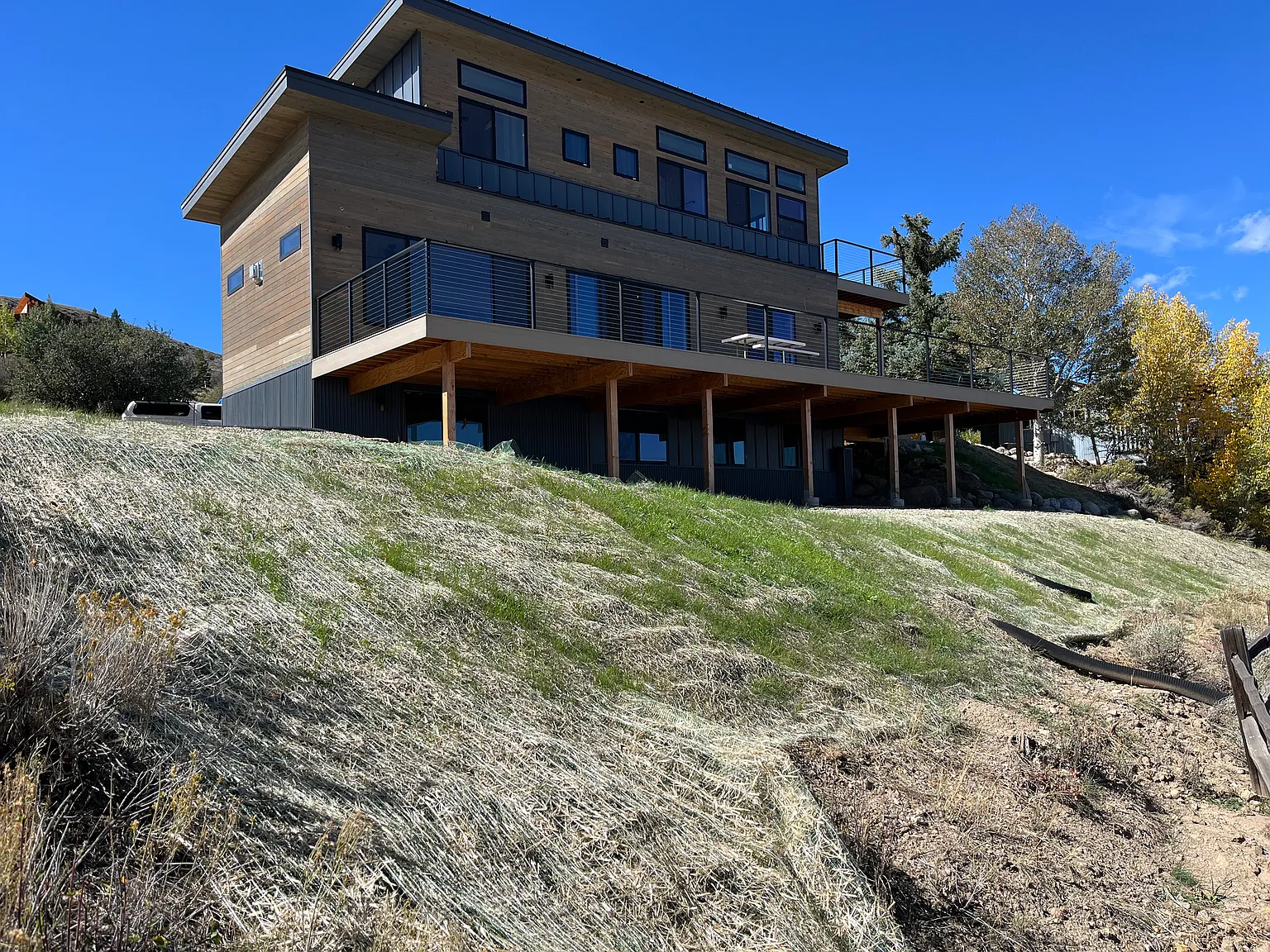 2 bed, 3.5 bath, 2900 sqft, $4,500 — Photo 4