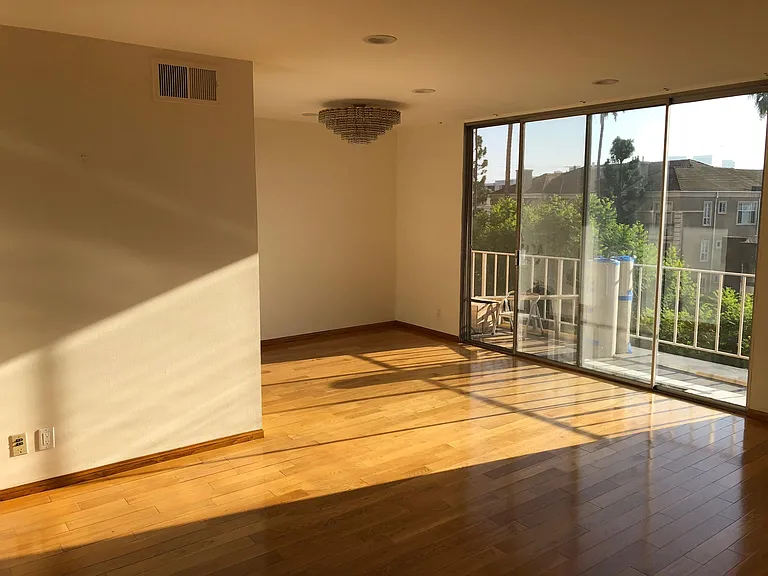 100 S Doheny Dr #523 — Photo 31