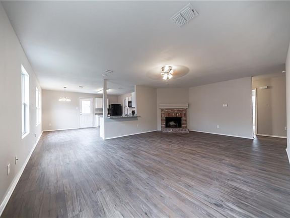 2nd image of 2505 Pecan Dr
