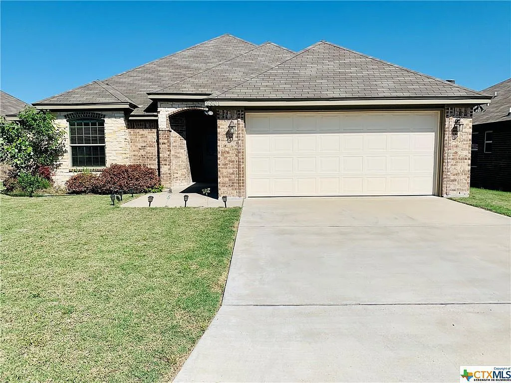 3 bed, 1855 sqft, $1,780 — Photo 1