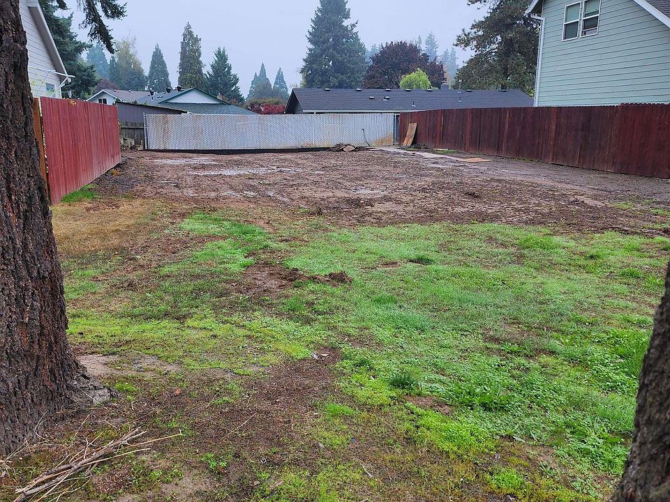 2nd image of 2000 Keizer Rd NE