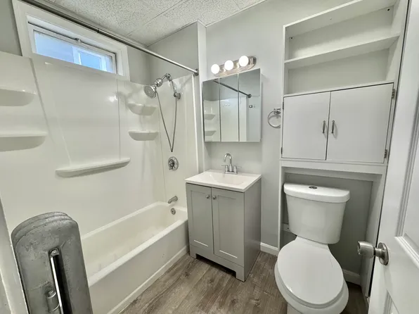18 Lakewood St, Worcester, MA 01603