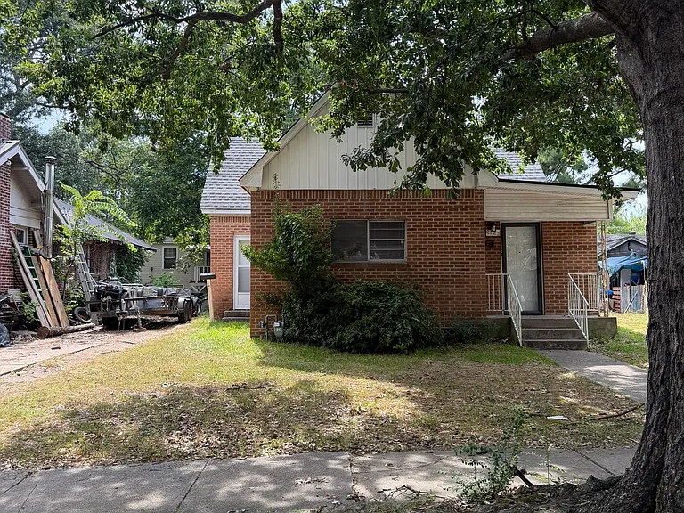 2123 Maple St — Photo 2