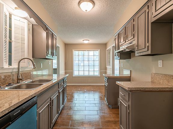 4th image of 4262 Sunnyslope Dr #1