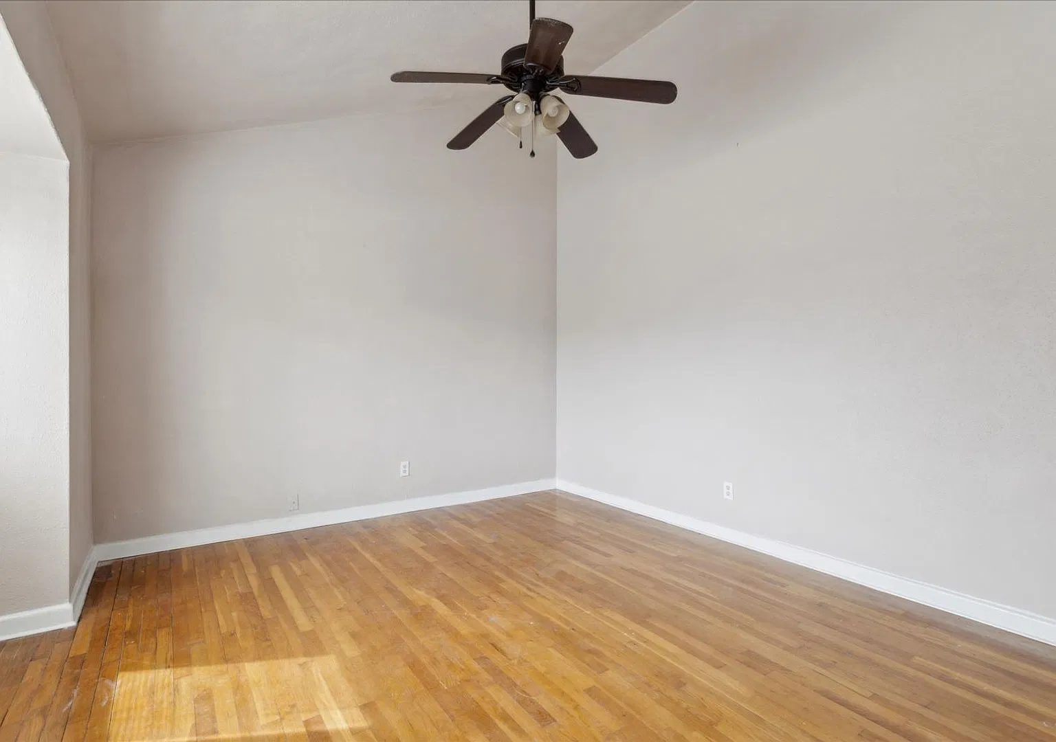 Beautiful tri-level detached home near Virginia Beach Town Center! — Photo 4