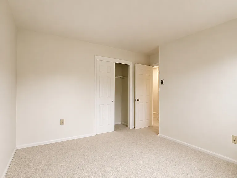 132 Marion Ter — Photo 17