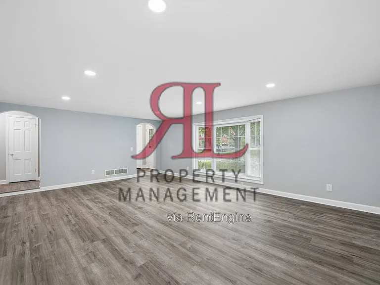85 Eastmoor Blvd — Photo 20