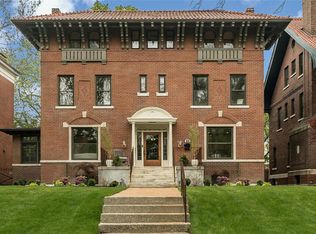 42 Kingsbury Pl, Saint Louis, MO 63112