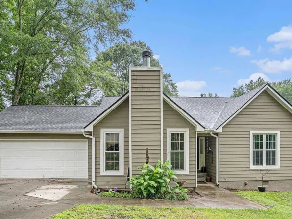 220 Spring Cir, Senoia, GA 30276