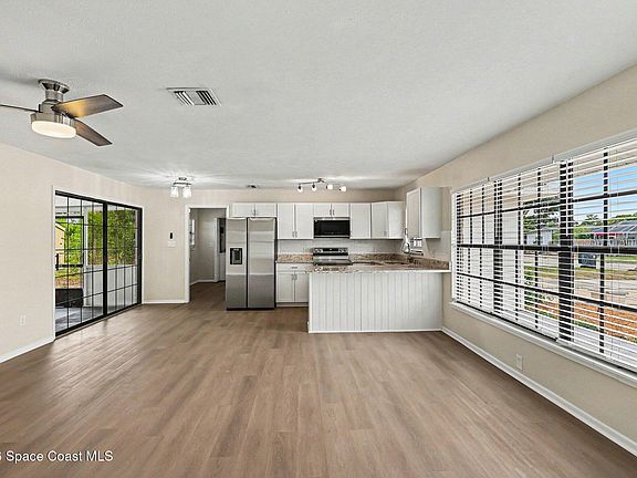 4th image of 4385 Carlysle Ave