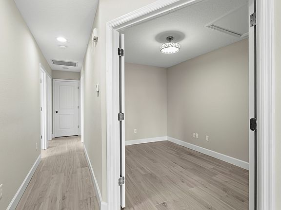 Den or Home Office in 2/2