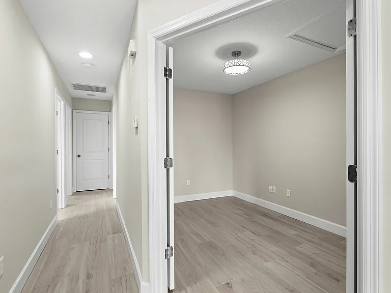 Den or Home Office in 2/2