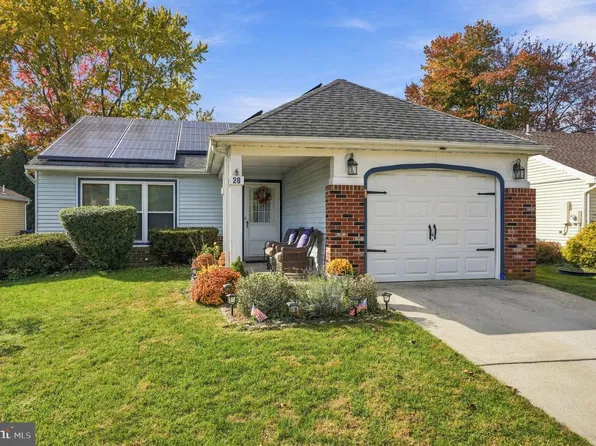 28 Maidstone Pl, Southampton, NJ 08088