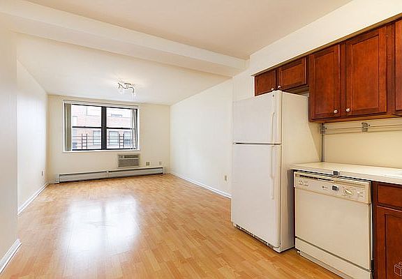 2nd image of 156 Sackett St APT 3D