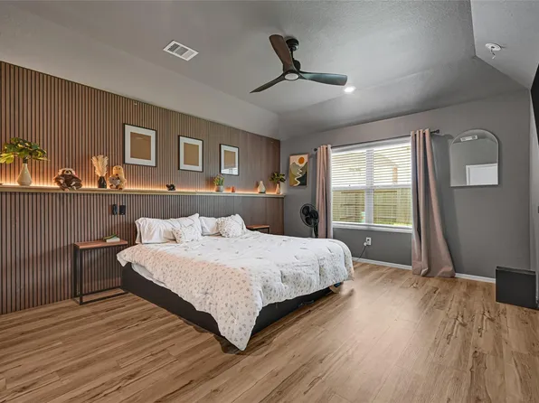 4822 Camden Bristol Dr, Baytown, TX 77521