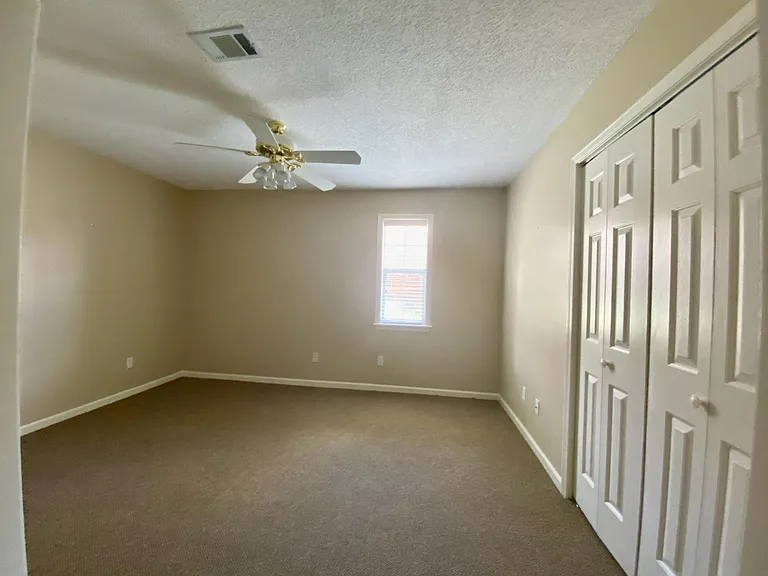 656 Bartlett Ln — Photo 6