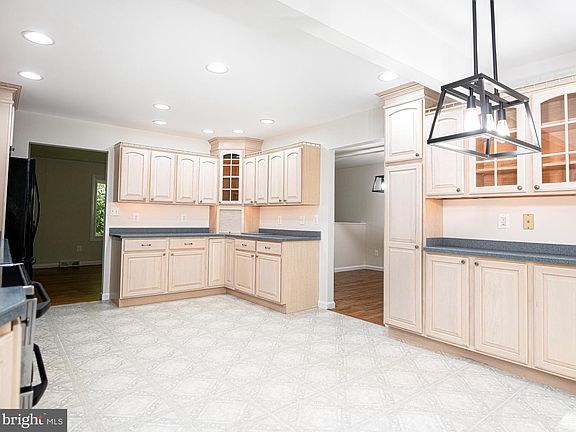 5th image of 2105 Laurel Brook Rd