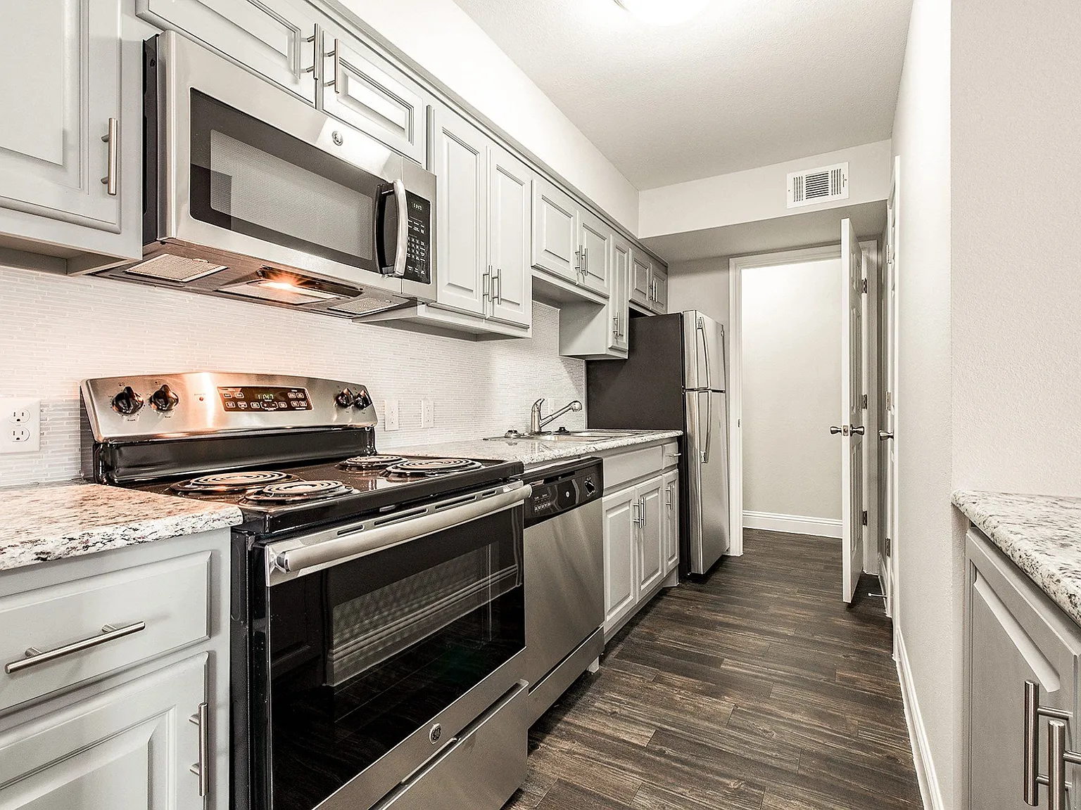 Vine Apartments — Photo 4