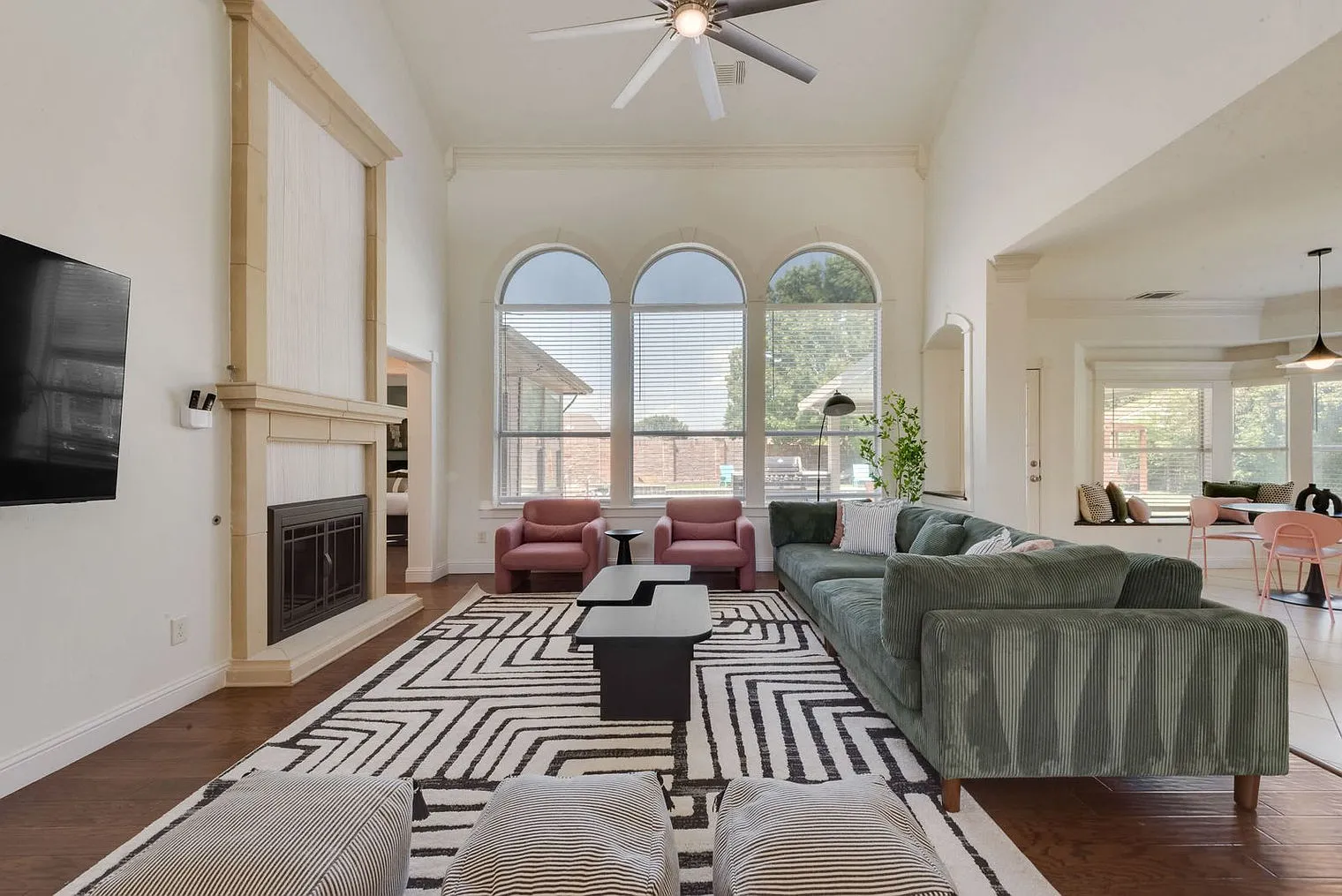6 bed, 2.0 bath, 3218 sqft, $15,774 — Photo 4