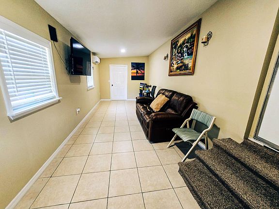 4th image of 200 E Robson St #16