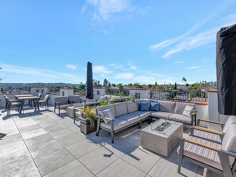 LaBrea & 12th Apartments — Photo 22