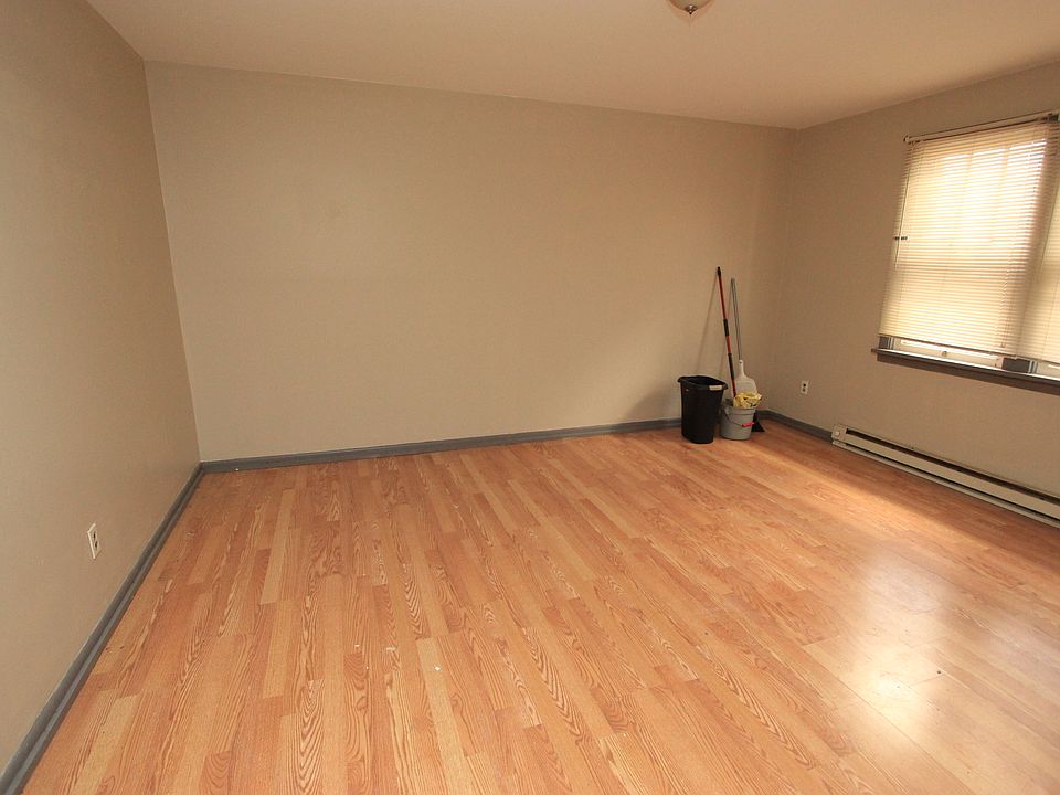 1st image of 40 Irving Pl APT 4