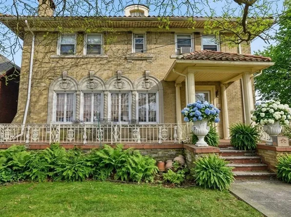 87 Biddle Ave, Wyandotte, MI 48192