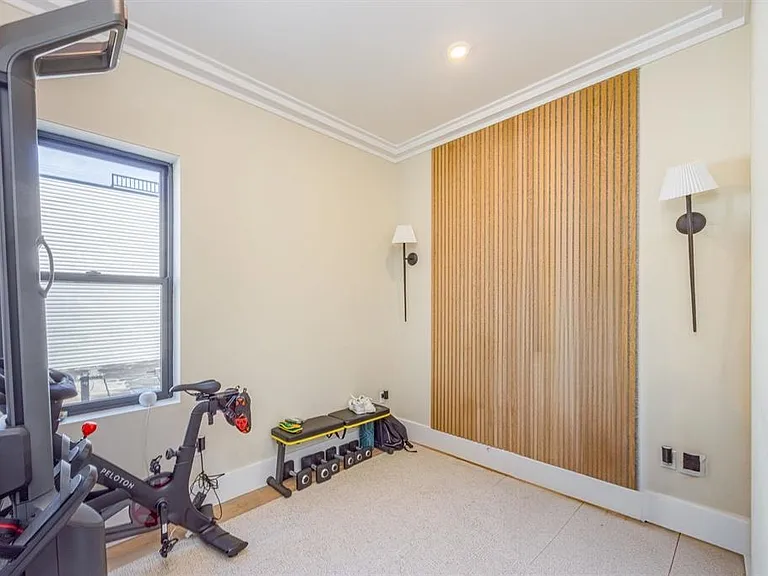 25 Waverly St #2 — Photo 11